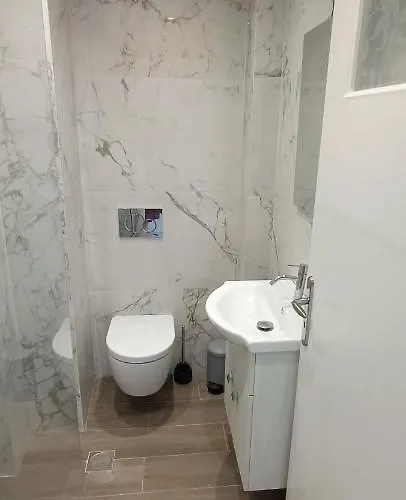 Christinas 1 3* Nerántza